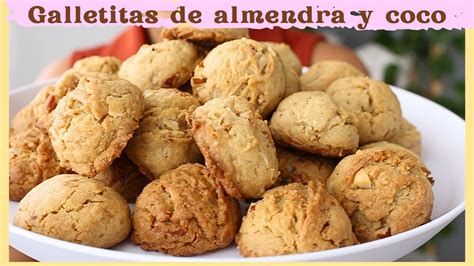 Moldeando galletas de coco y almendra