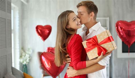 Pareja celebrando el día de San Valentín