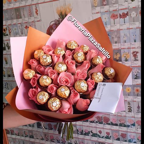 Mini ramo de rosas y chocolates Ferrero Rocher