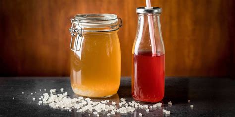 Proceso de fermentación del kéfir de agua en frascos de vidrio