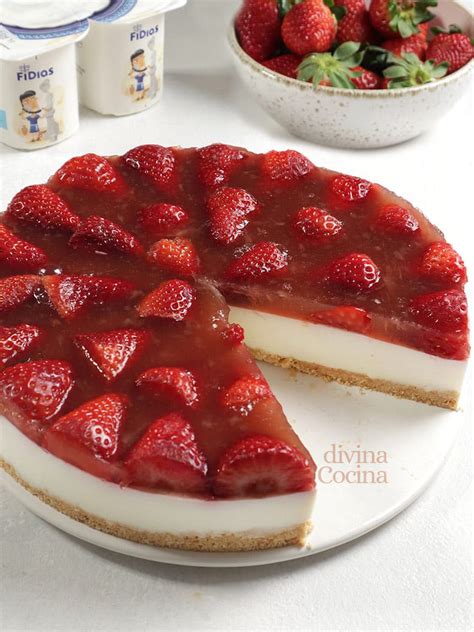Decoración de tarta de fresas y yogur