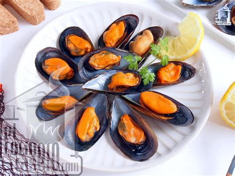 Mejillones abriéndose al vapor