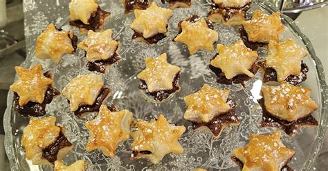 Estrellas de hojaldre recién horneadas