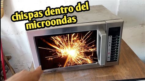 Chispas generadas por metal dentro de un microondas