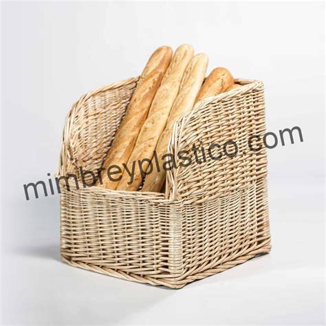 Variedad de cestas de mimbre para panaderías