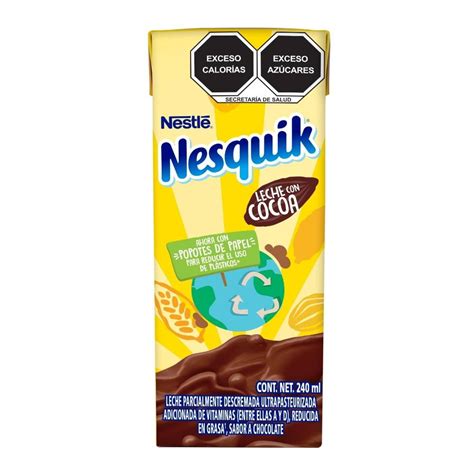 Crema de Nesquik en un frasco con tostadas y frutas