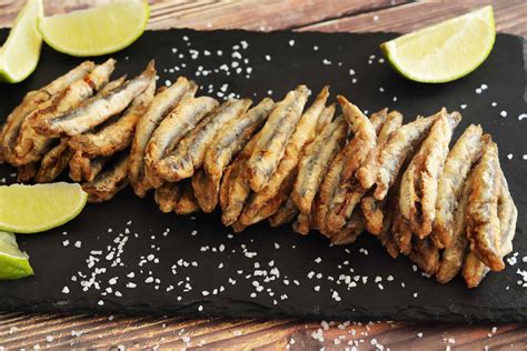 Boquerones fritos con picadillo