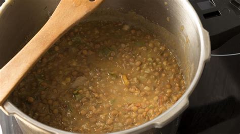 Lentejas recién hechas en la olla