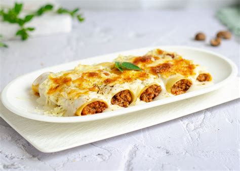 Plato de canelones gratinados