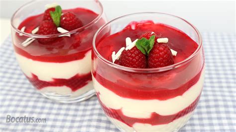 Vasitos de postre de chocolate blanco y frambuesa