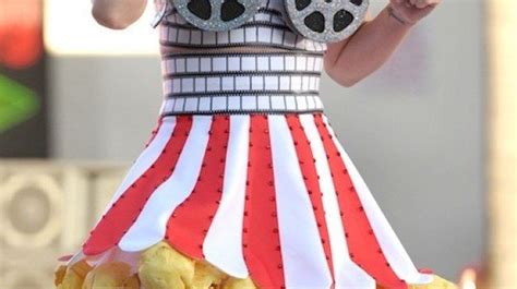 Katy Perry con vestido de palomitas