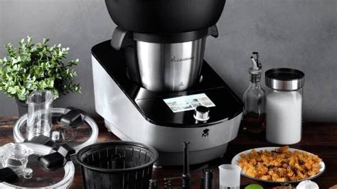 Robot de cocina MasterPro de Aldi en funcionamiento