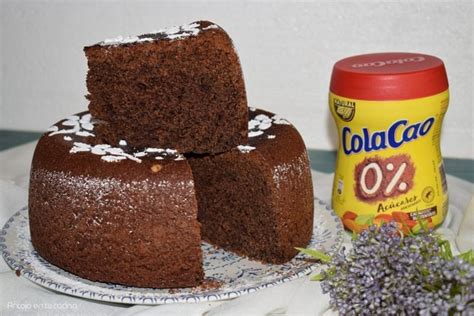 Bizcocho de ColaCao y nata horneándose