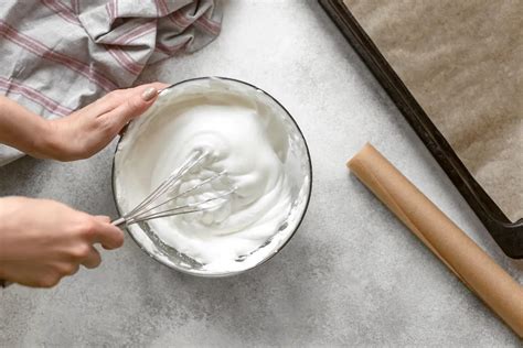 Utensilios para montar nata: varillas y bol