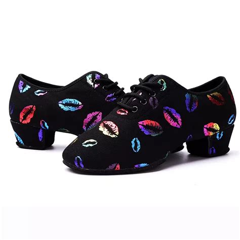 Zapatos de baile y ropa cómoda para salsa