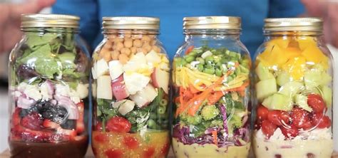 Ensaladas en frascos de vidrio