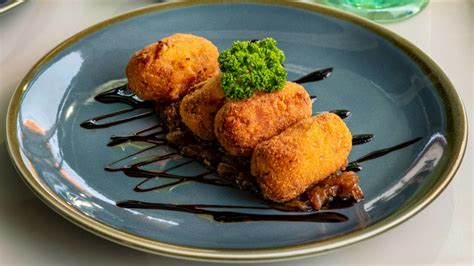Plato de croquetas artesanales variadas