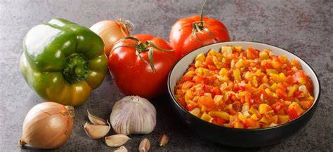 Verduras picadas para sofrito en una olla