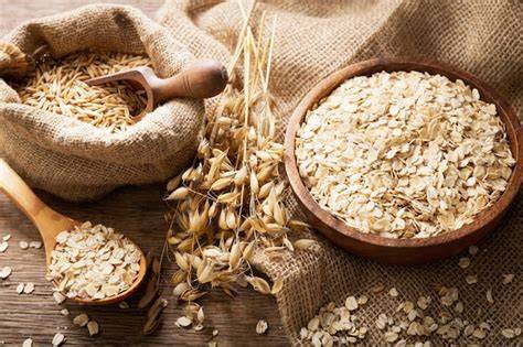 Avena en diferentes presentaciones: granos, copos y harina