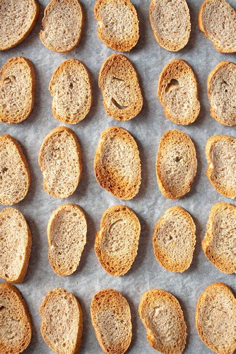 Pan tostado crujiente para canapés
