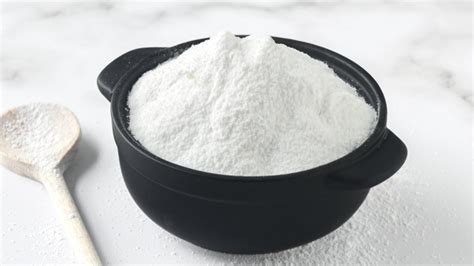 Variedad de postres glaseados con azúcar impalpable