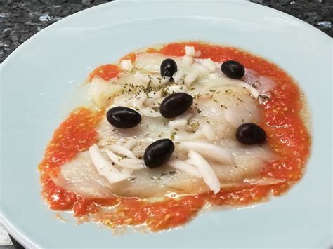 Carpaccio de bacalao con tomate y orégano