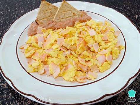 Crepe salada con jamón, queso y huevo frito