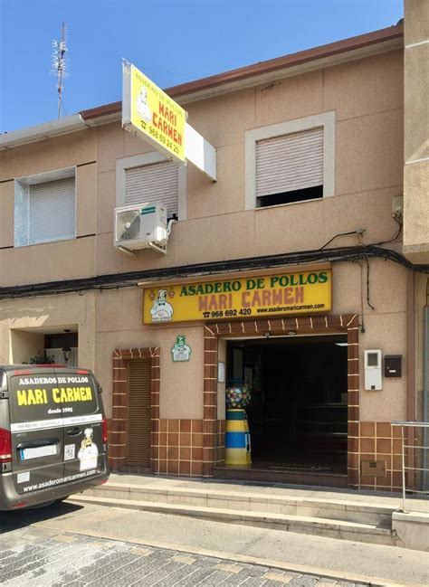 Interior de Asadero de Pollos Mari Carmen Lorquí mostrando el ambiente acogedor