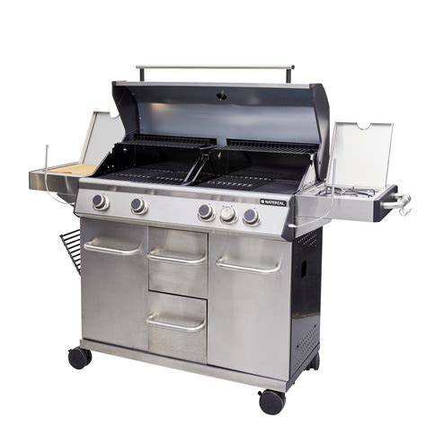 Barbacoa a gas moderna con quemadores encendidos