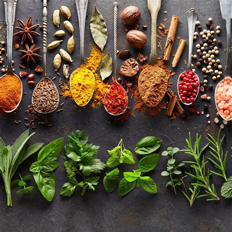 Una colección de especias y hierbas aromáticas