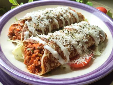 Crepes rellenas de salsa boloñesa