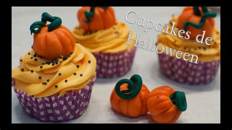 Calabazas de fondant decorando cupcakes de Halloween