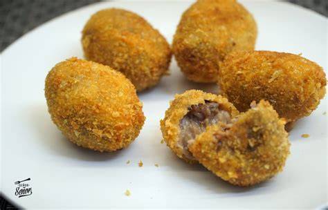 Croquetas de carrilleras fritas y doradas