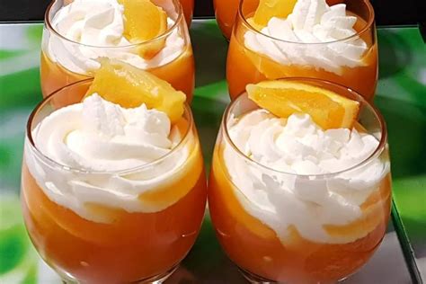 Variedad de postres elaborados con naranja