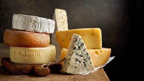 Variedad de quesos bajos en grasa