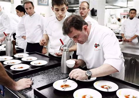 Martín Berasategui cocinando brandada