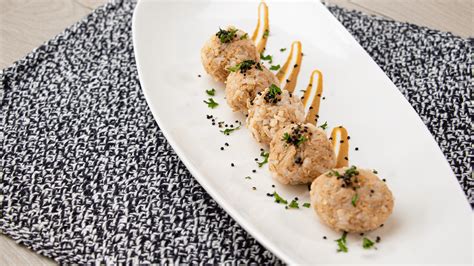 Ingredientes para bolitas de arroz con atún y aguacate