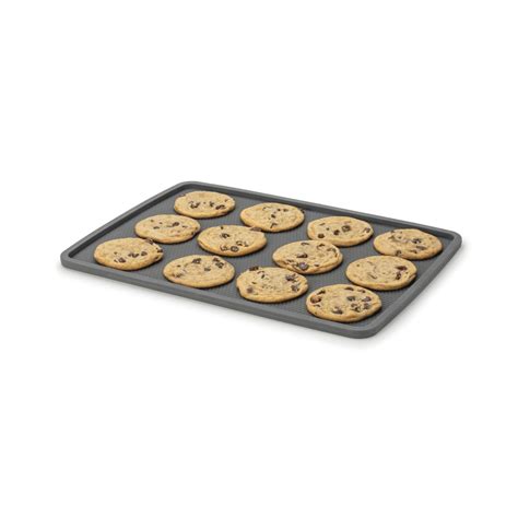 Bandeja para hornear con galletas listas para hornear