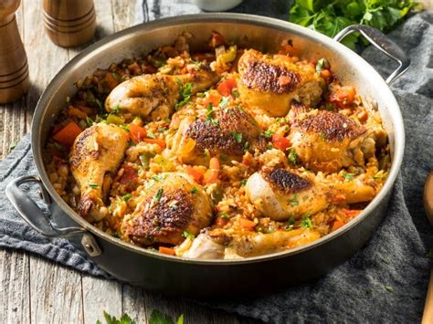 Cazuela con arroz y caldo