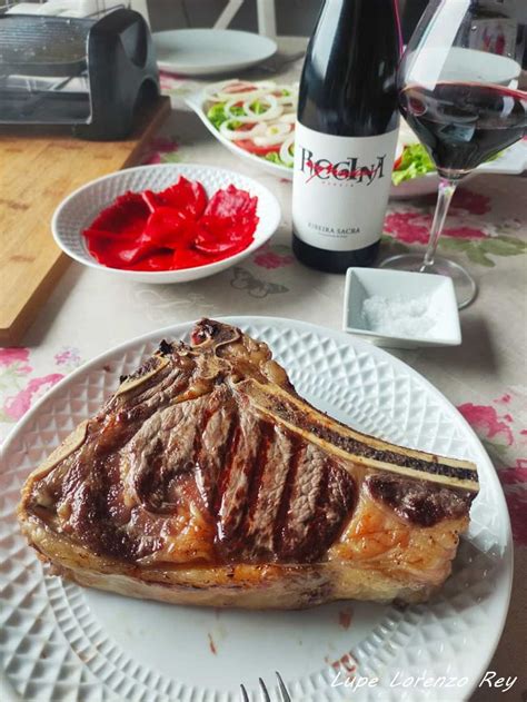Preparación de un chuletón de vaca vieja gallega a la parrilla