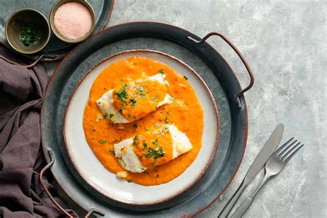 Plato de bacalao a la vizcaína servido