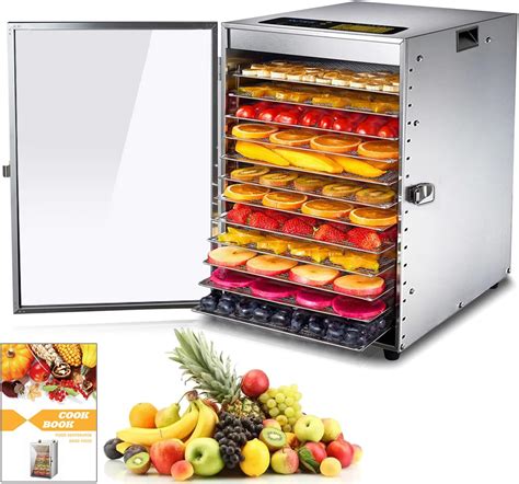 Deshidratadora de alimentos con bandejas llenas de chips de frutas y verduras