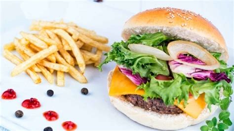 Plato de hamburguesas exóticas en La Iguana Café