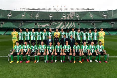Equipo del Real Betis entrenando