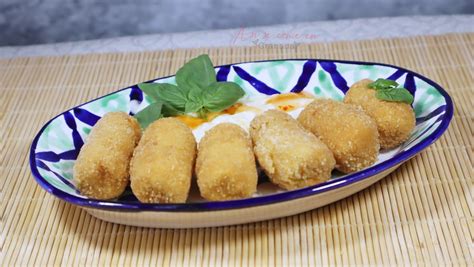 Croquetas de tomate frito con albahaca