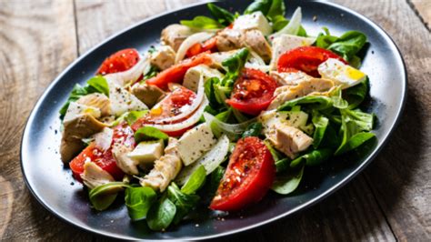 Ensalada Caprese con pollo