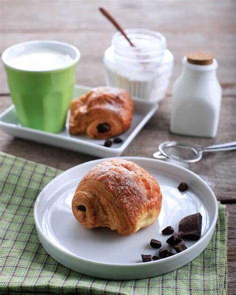 Pain au chocolat recién horneados
