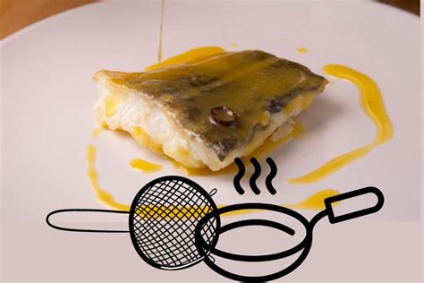 Técnica para emulsionar la salsa pil pil con colador