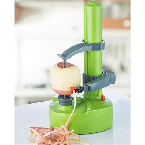 Pelador eléctrico de frutas y verduras en acción
