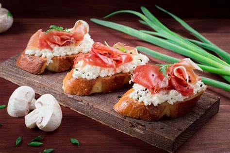 Canapés de queso crema y jamón